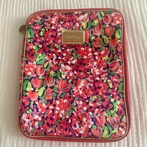 Lilly Pulitzer Agenda laptop folio in floral print.